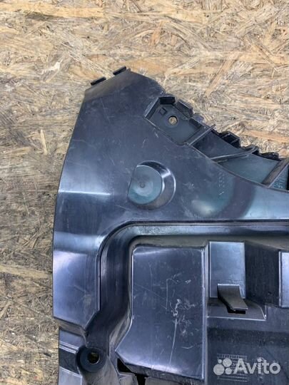 Крепление правое заднее BMW F10 F18