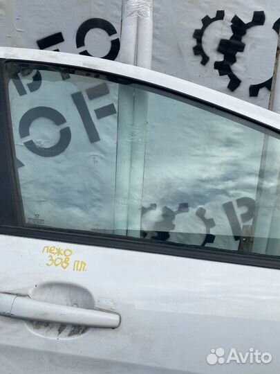 Стекло двери передней левой для Peugeot 308