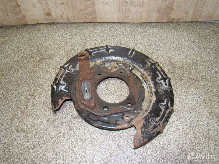 Щит опорный задний правый Kia Ceed 1 (ED)