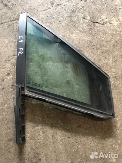 Форточка(уголок) передней правой двери Citroen C4