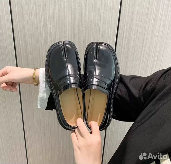 Лоферы Maison Margiela tabi лакированные таби