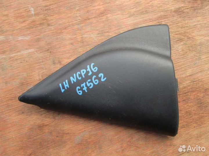 Уголок двери левый Toyota Platz NCP16 2NZ-FE