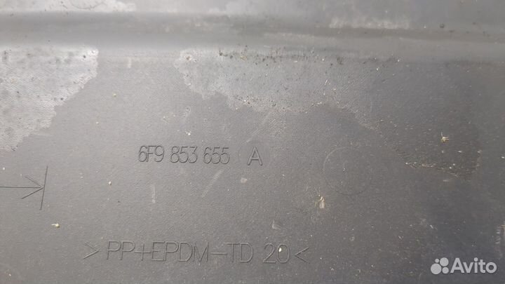 Накладка замка капота Seat Arona