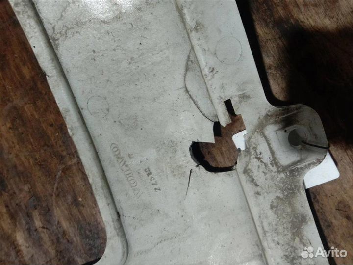 Рамка фары левая Volvo Fm9 300 D9 2008