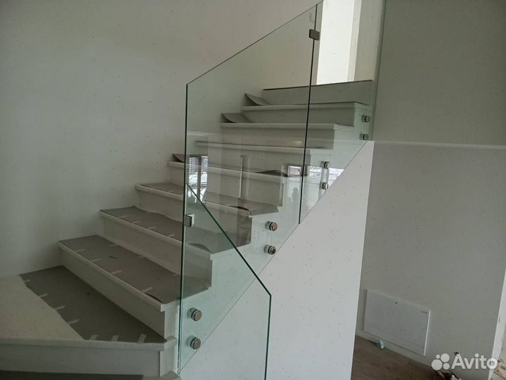 Стеклянные перила для лестниц