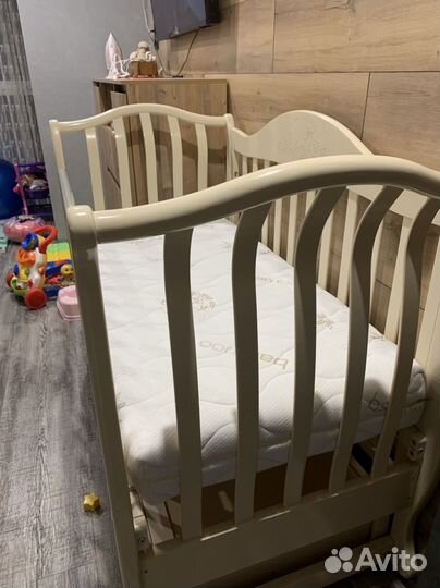 Детская кроватка с маятником гандылян