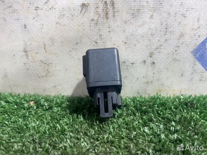 Реле топливного насоса Kia Shuma седан 1.6 S6D