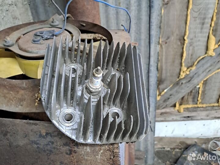 Головка цилиндра мотоцыкла муравей