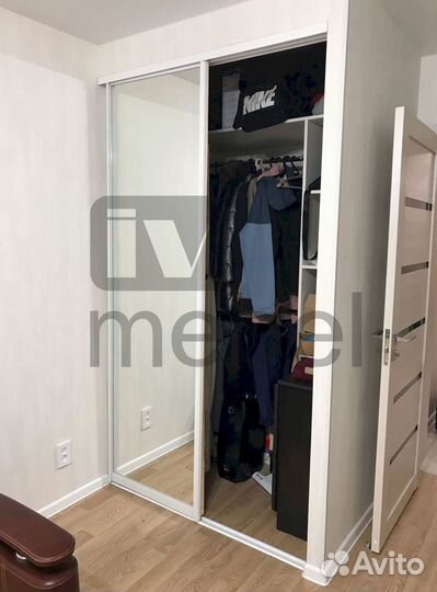 Шкаф с зеркалом