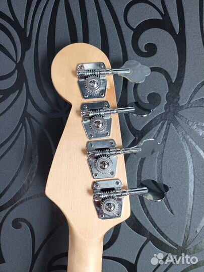 Бас-гитара Fender Squier Precision bass