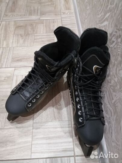 Коньки хоккейные