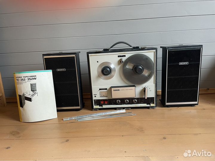 Катушечный магнитофон Sony TC-252