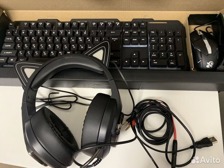 Наушники и клавиатура