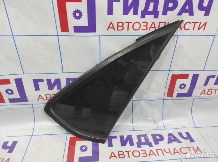 Стекло кузовное глухое правое Volkswagen Polo Seda