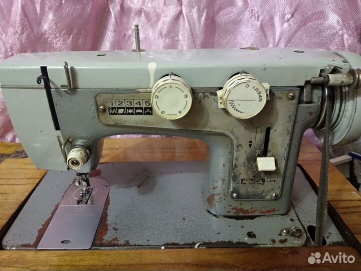 Швейная машина Чайка-3