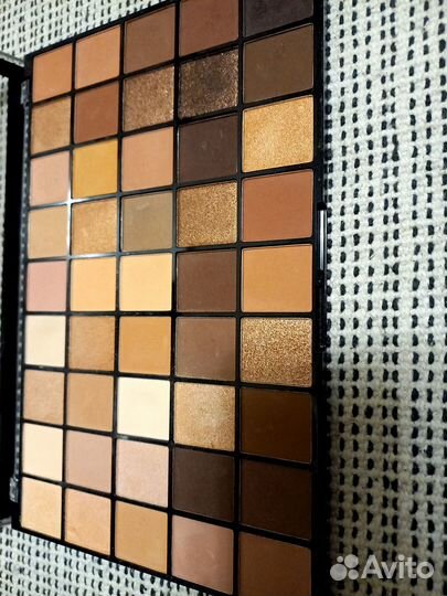 Большая Makeup revolution maxi reloaded нюдовая