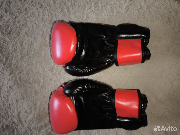 Боксерские перчатки 10 oz Frisky