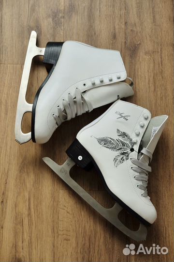 Коньки фигурные женские Nordway Sofia