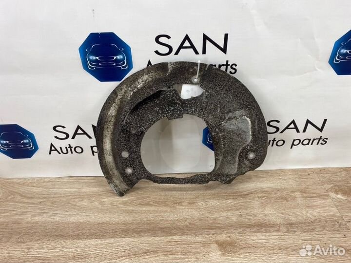 Пыльник тормозного диска передний правый Bmw X5