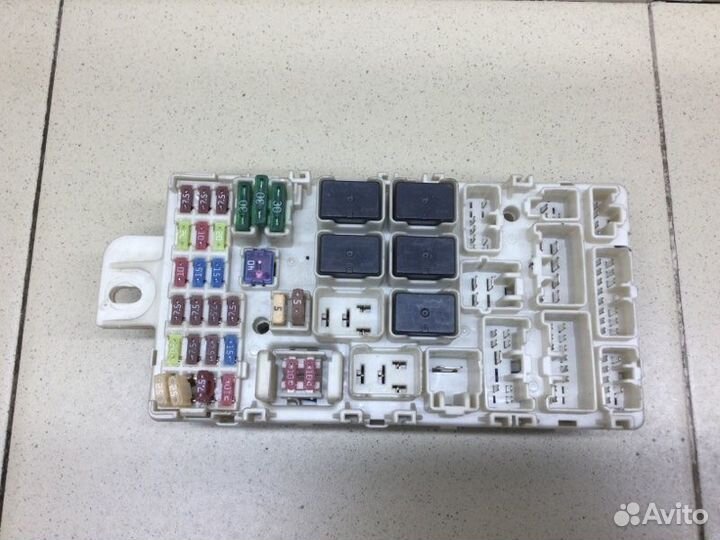 Блок предохранителей салонный Mitsubishi L200 KB