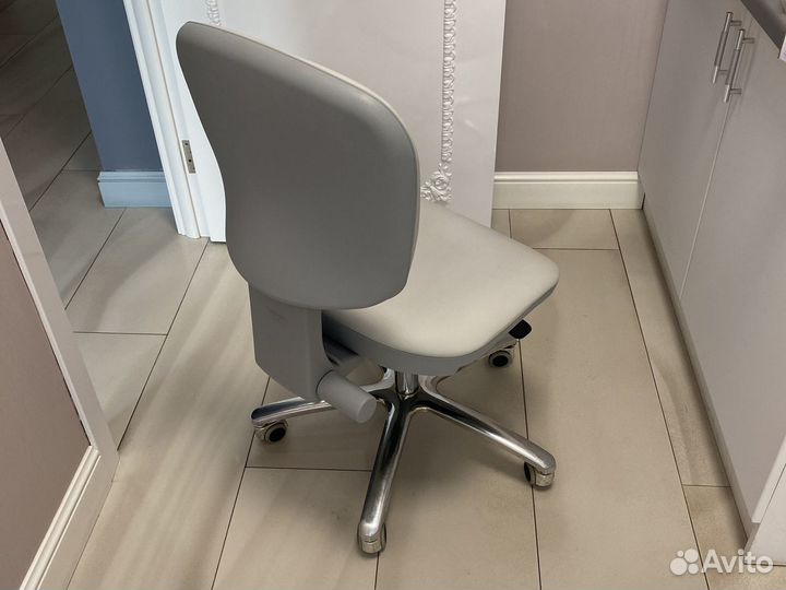 Стул мастера педикюра маникюра