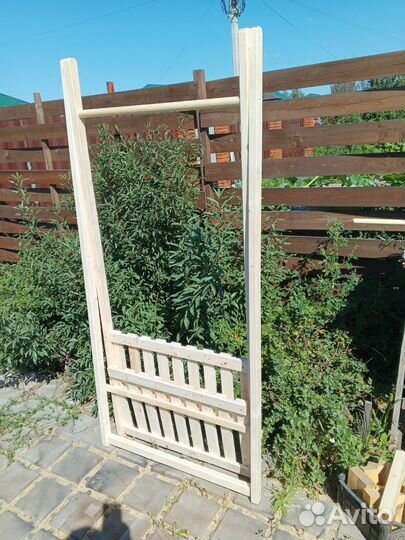 Вешалка напольная деревянная