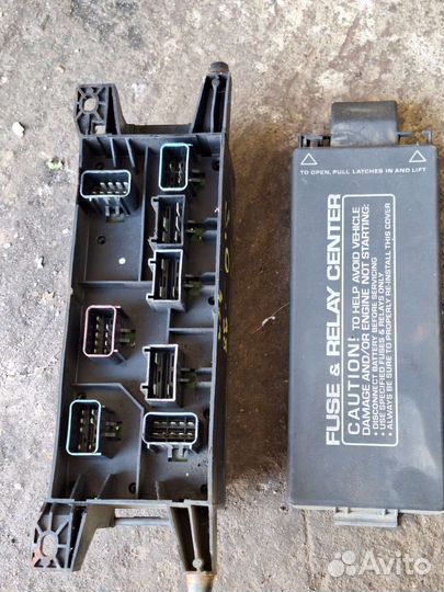 Блок предохранителей Dodge Caravan 1996-2000
