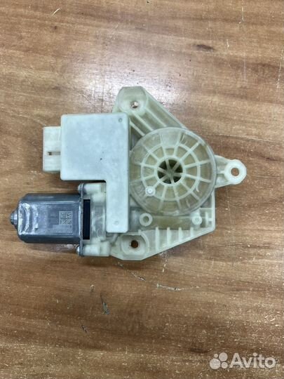 Моторчик стеклоподъемника skoda rapid