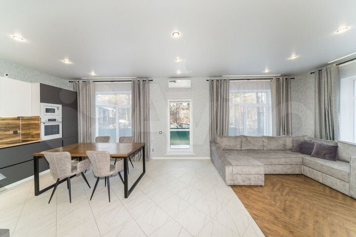 Коттедж 205 м² на участке 7 сот.