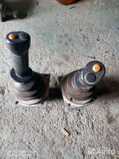 Джойстик на экскаватор