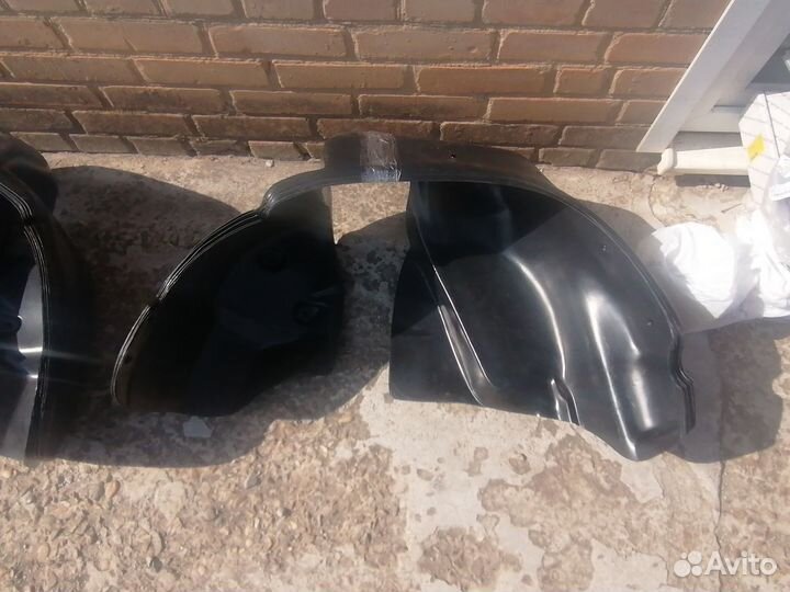 Новый комплект задних подкрылок Renault Duster II