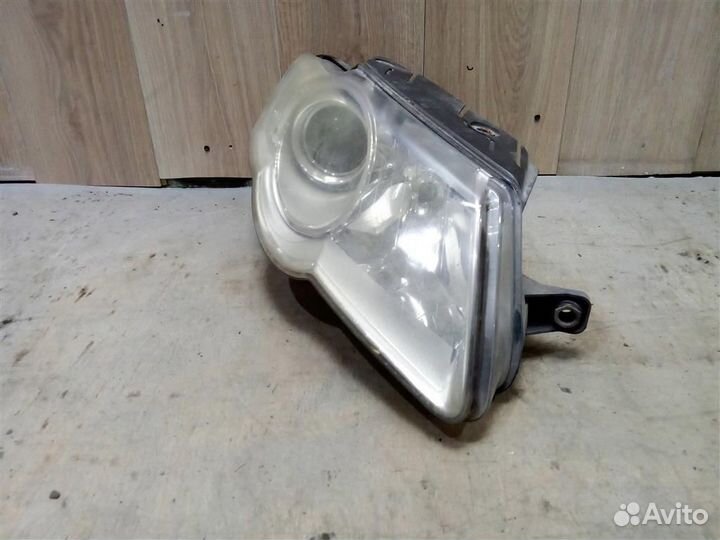 Фара правая от VW Passat (B6) 2005-2010
