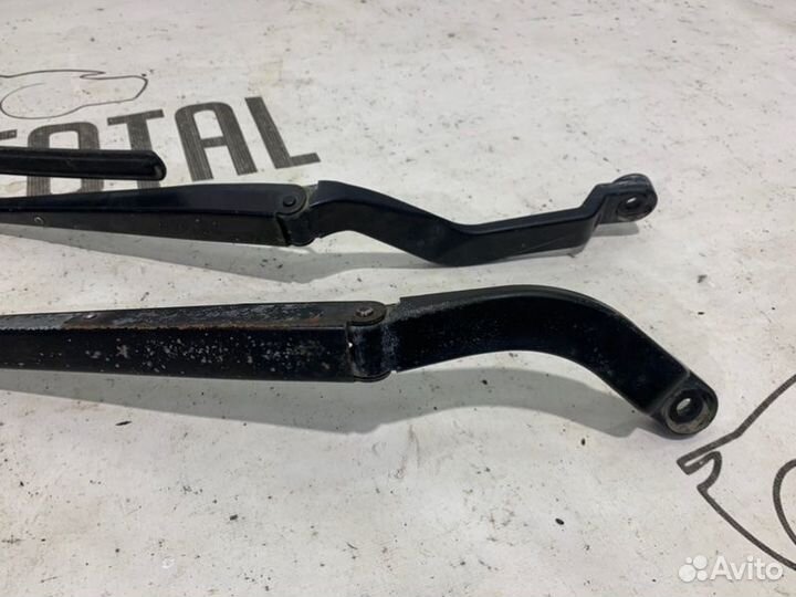 Поводок стеклоочистителя Nissan Almera Classic B10