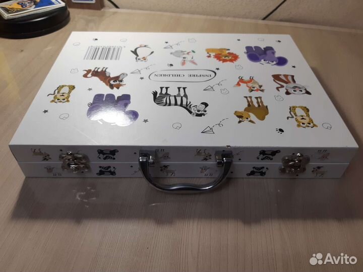 Набор юного художника-в чемодане