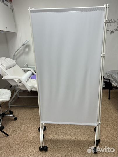 Ширма медицинская на колесах, трехсекционная