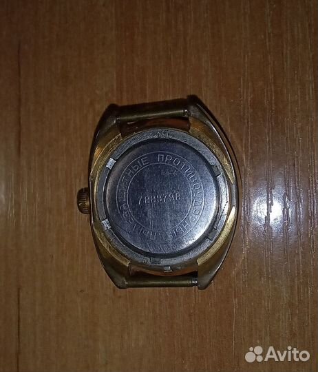 Наручные советские часы