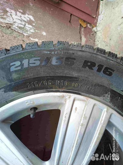 Pirelli Formula Ice 215/65 R16 98T