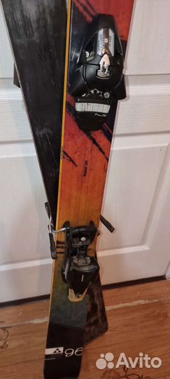 Горнолыжные ботинки и лыжи