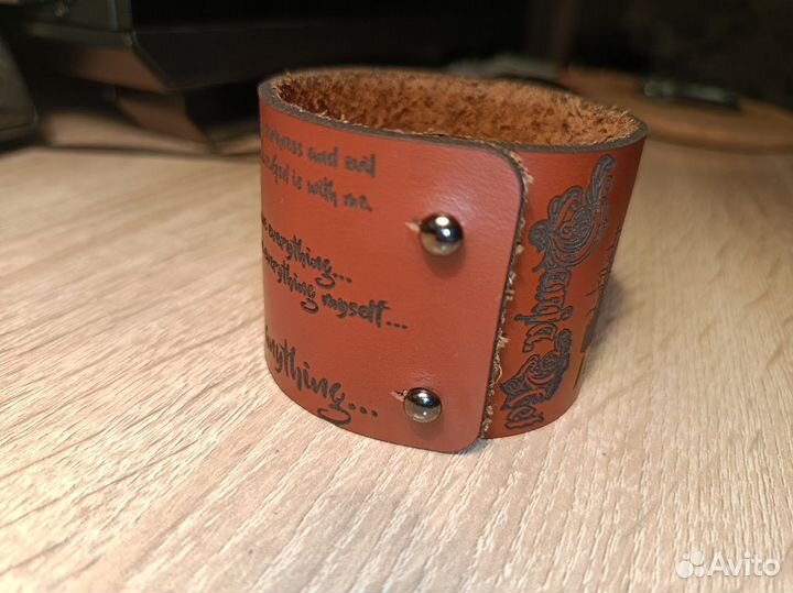 Кожаный браслет 