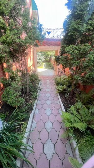 Коттедж 305 м² на участке 10 сот.