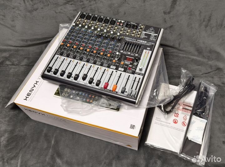 Микшерный пульт Behringer Xenyx X1222USB новый