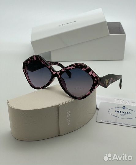 Солнцезащитные очки prada