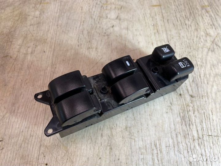 Блок управления стеклоподъемниками передний левый