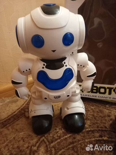 Игрушка робот на пульте