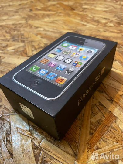 Телефон iPhone 3