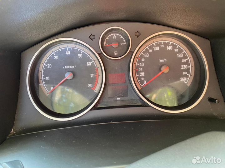 Щиток приборов Opel Astra H