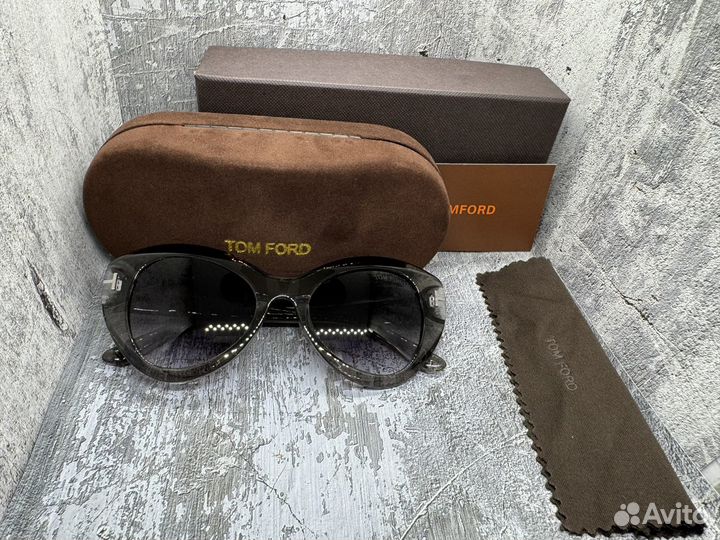 Солнцезащитные очки Tom Ford женские