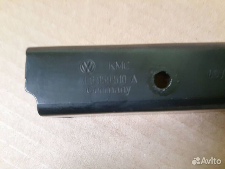 Кронштейн датчика удара R VW Touareg 1 7L BPE