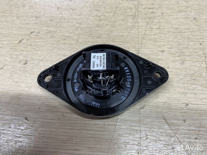 Динамик в торпеду Toyota Rav4 XA50