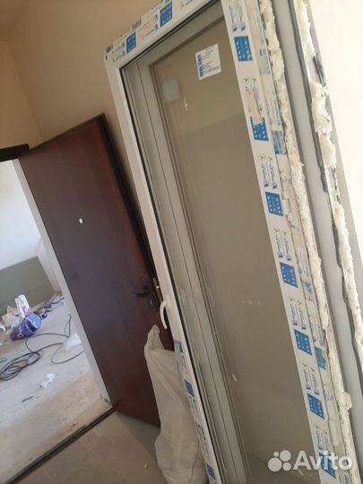 Дверь пластиковая б/у